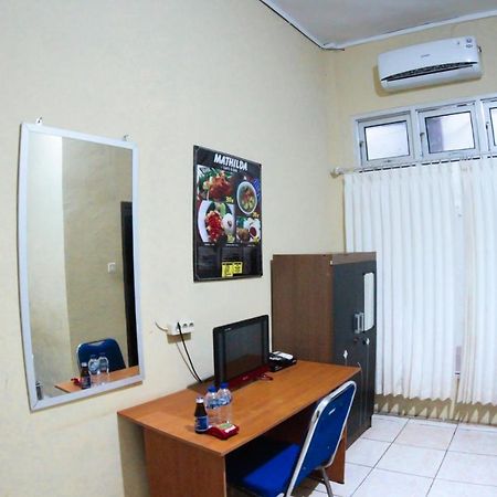 Hotel Mathilda Maumere Extérieur photo
