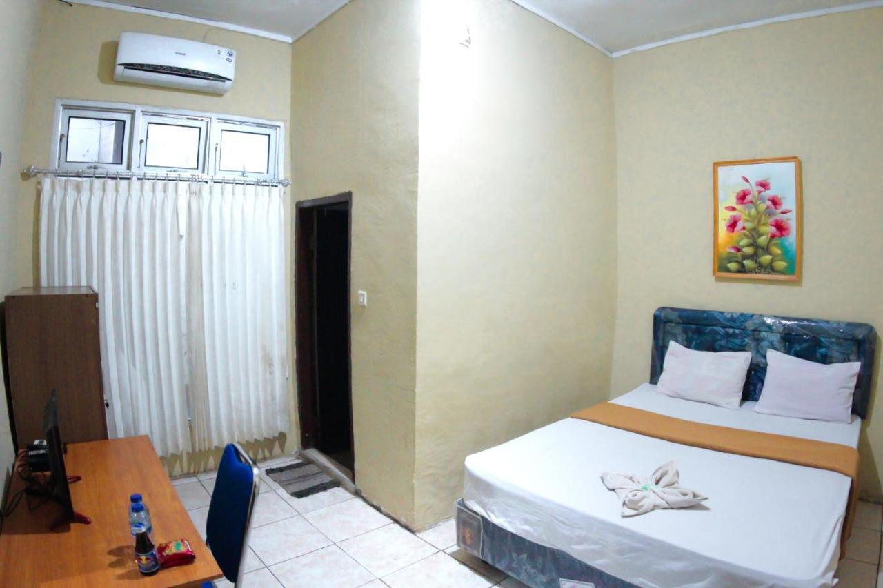 Hotel Mathilda Maumere Extérieur photo