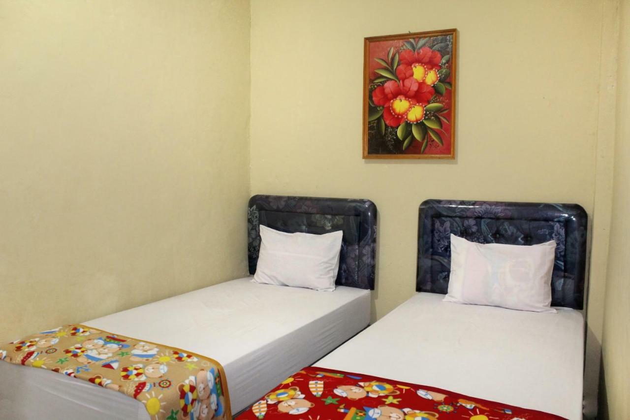 Hotel Mathilda Maumere Extérieur photo