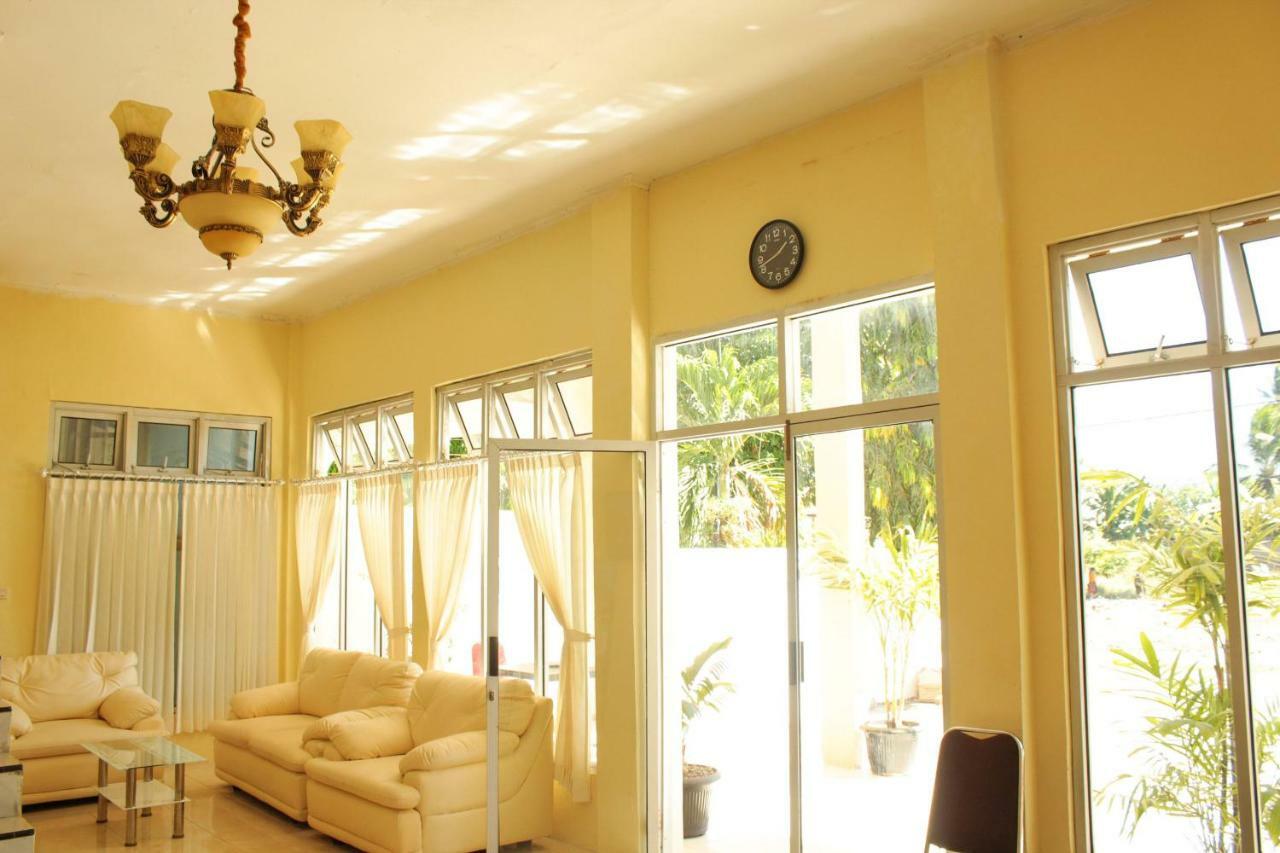 Hotel Mathilda Maumere Extérieur photo