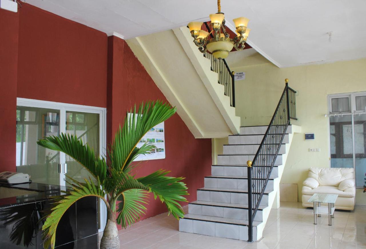 Hotel Mathilda Maumere Extérieur photo